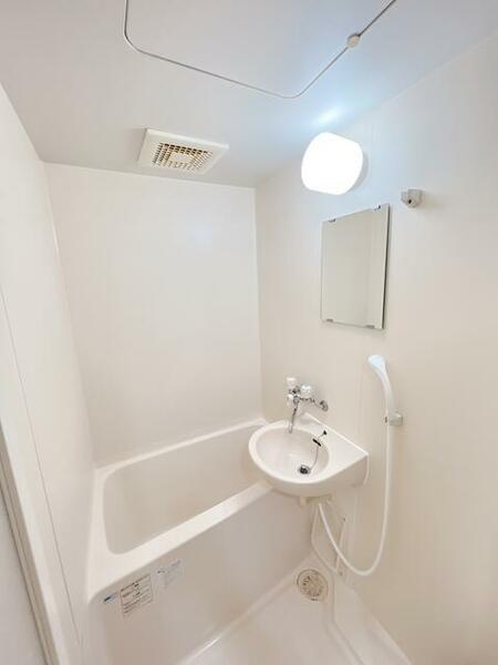 画像13:バスルームには洗面スペースも付いています。
