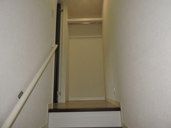 画像12:１．５階洋室へ上がる階段です。