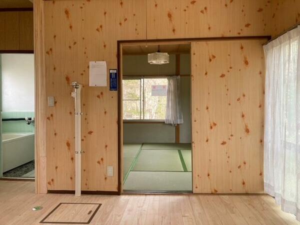 detached 群馬県吾妻郡嬬恋村大字鎌原群馬坂

地図を見る