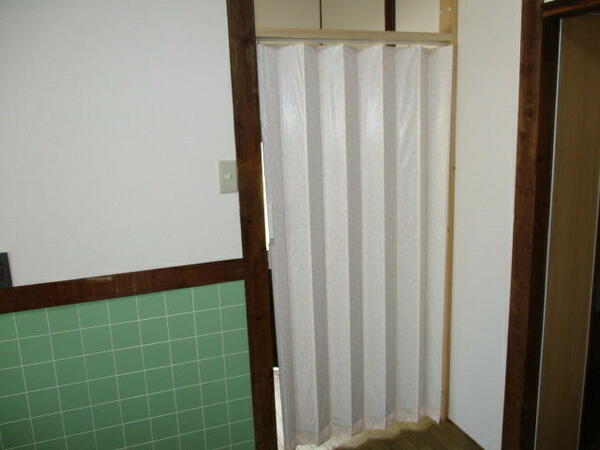 画像11:浴室への仕切り・アコーディオンカーテン★