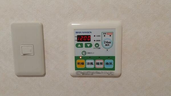 画像13:浴室暖房乾燥機リモコン／写真は同タイプ間取りの別室のものです。