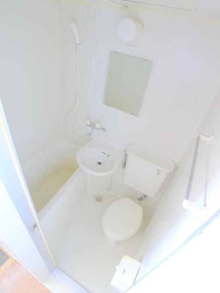 画像7:バス・トイレ同室。３点ユニットタイプ