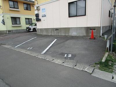 画像16:駐車場