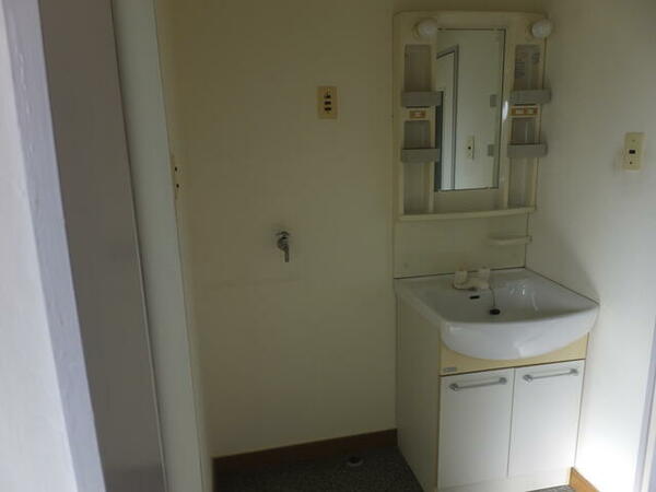 画像4:洗面台隣が洗濯機置場スペースです！