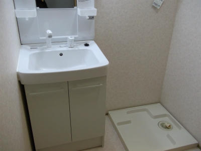画像7:独立脱衣所に洗濯機置場と洗面化粧台があります。