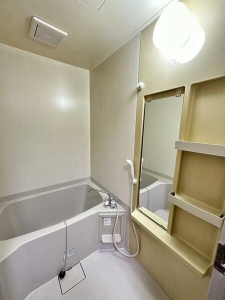 画像14:バストイレ別！浴室の洗い場を広く使えます。