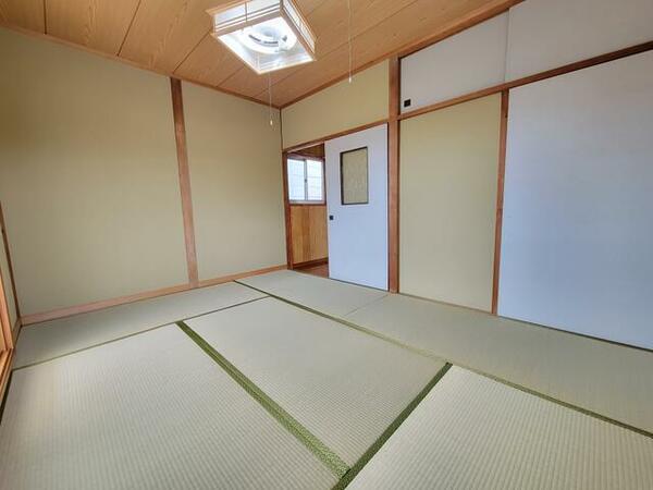 画像15:２階の和室も６帖あります。畳の表替えしています。