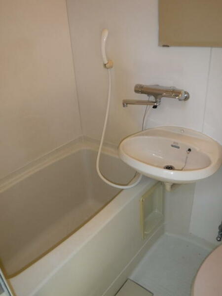 画像4:お風呂とトイレ同室です。