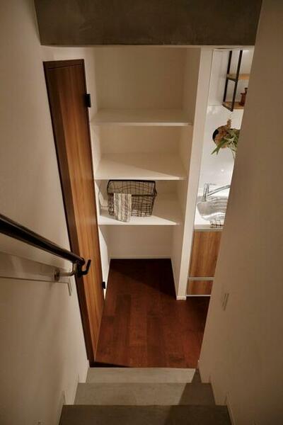 収納：キッチン横の収納スペースはパントリーとしても使用できます※家具や小物は含まれません
