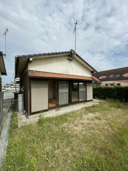 湿気がこもりやすい水まわりには全て窓があります♪（写真は別のお部屋です。）