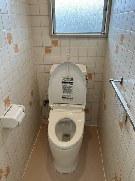 画像12:トイレも新しいものに交換しました。