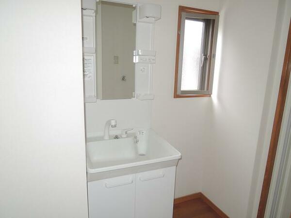 detached 東京都昭島市朝日町３丁目

地図を見る