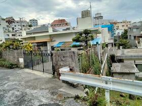 沖縄県那覇市首里山川町３丁目