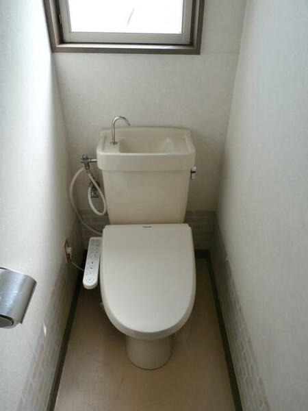 画像9:トイレは洗浄機能付きトイレとなっております。