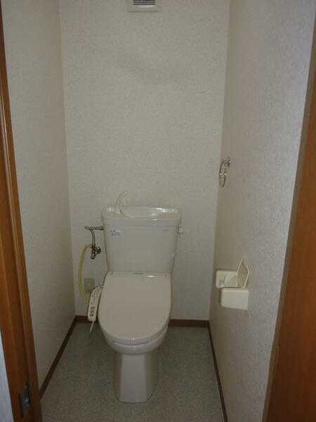 画像15:温水洗浄便座式トイレ