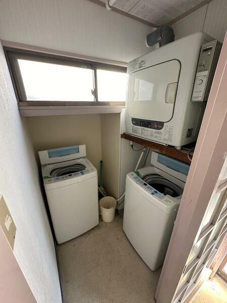 画像12:共用部にコインランドリーがあります。洗濯機は無料、乾燥機は有料です。