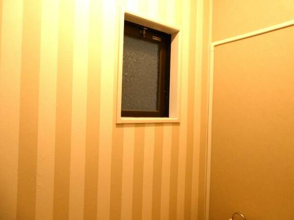 トイレ：トイレの窓です