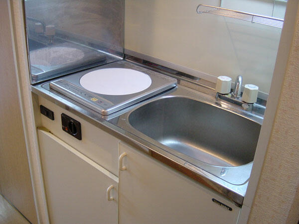 画像6:ＩＨクッキングヒーター付システムキッチン（水栓シングルレバーに交換中）