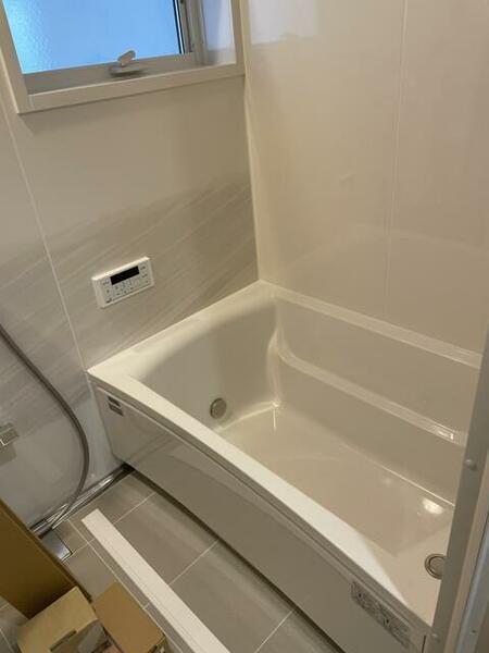 画像8:浴室暖房換気乾燥機付きのバスルームはマグネットの取り付けが可能な壁です。