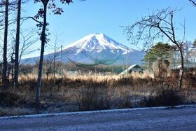 山梨県南都留郡忍野村忍草