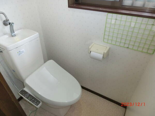 画像10:温水洗浄付トイレ