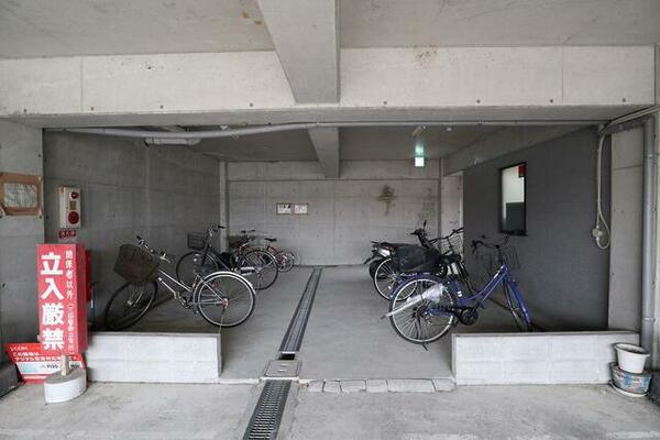 画像10:雨に濡れない地下駐輪場付きだから自転車の置き場所に困りません