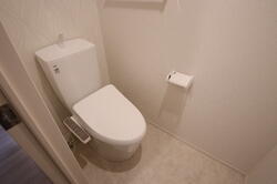 画像12:トイレ（温水洗浄暖房便座）