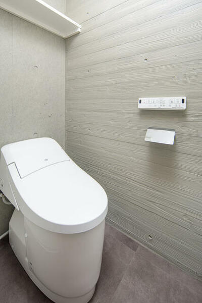 トイレ：機能性×デザイン性のタンクレストイレを採用☆