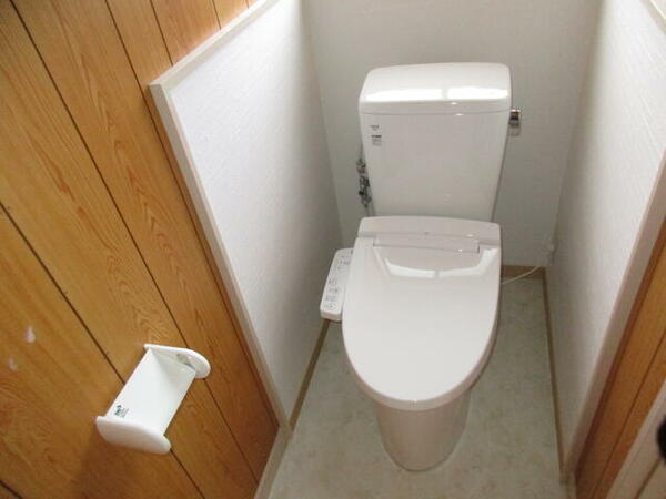 温水洗浄トイレ交換・内装リフォーム済