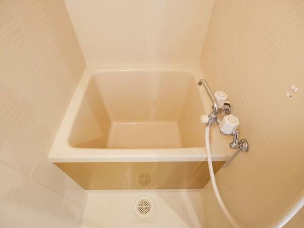 画像7:お風呂は狭いですが、その分キッチンスペースを広く確保してます♪