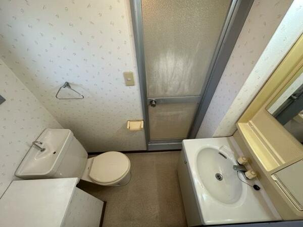 画像14:トイレと洗面化粧台は同室です