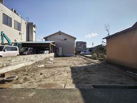 富山県高岡市蓮美町