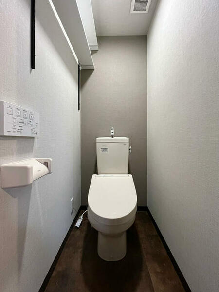 画像9:機能便座付きトイレ