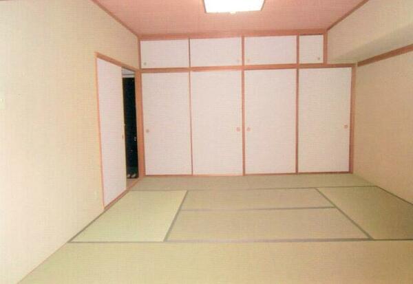 画像10:和室は８帖と広々としております