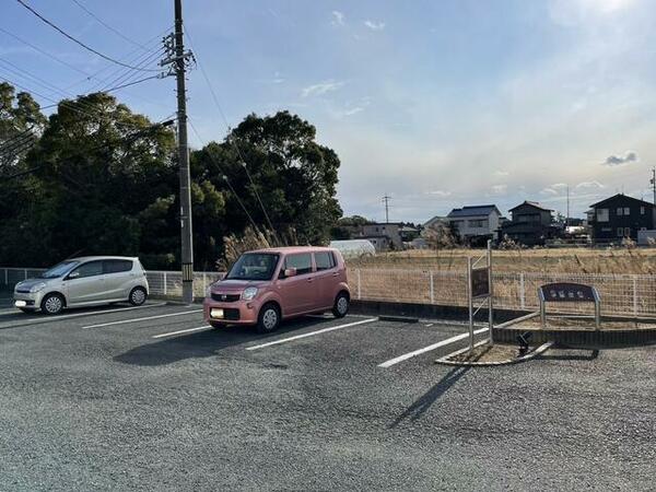 画像16:駐車場