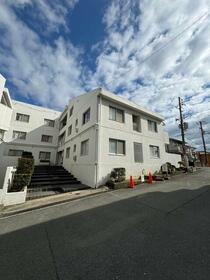 忍ケ丘クレセント・ヴィラＦ棟