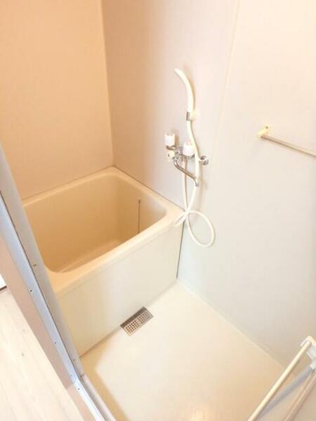 画像5:バスルーム　人気のバストイレ別物件！