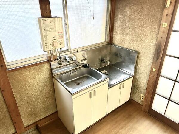画像9:ガスコンロを使用できるキッチンです。