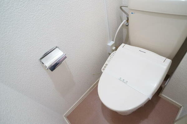 画像11:トイレは温水洗浄便座を設置済みです