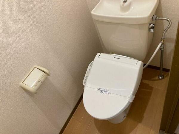 トイレ：１０３号　温水洗浄暖房便座