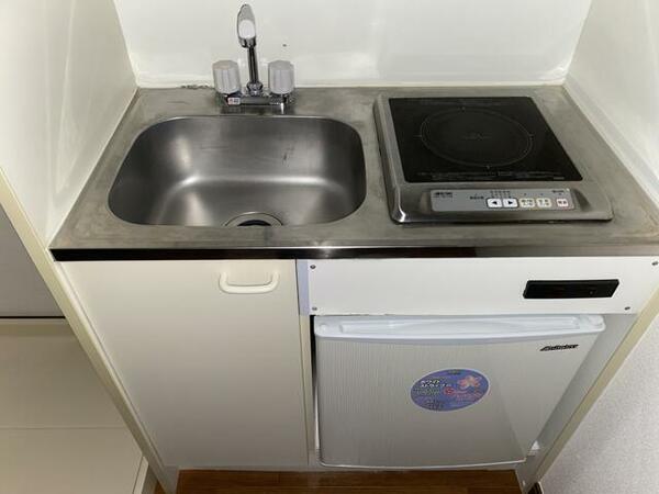 画像6:ＩＨコンロキッチン・洗濯機は室内で大丈夫・冷蔵庫がついています。