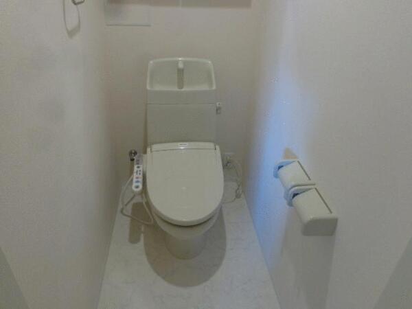画像7:トイレ部分・温水洗浄機能付き・清潔感◎