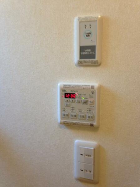 画像15:バスルームの冷房・暖房乾燥　追いだき　２４時間換気システム