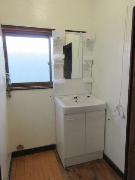 画像11:洗面所には、新規で洗面台を設置しました