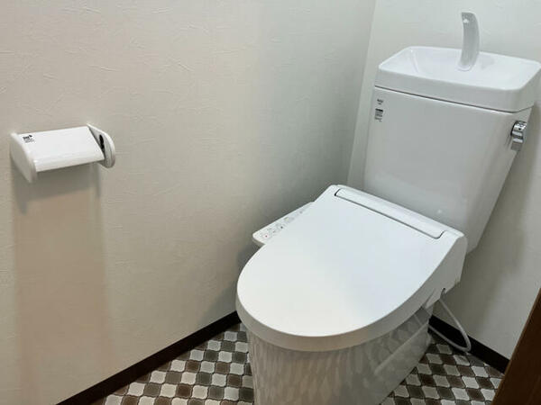 画像8:温水洗浄便座付トイレ。