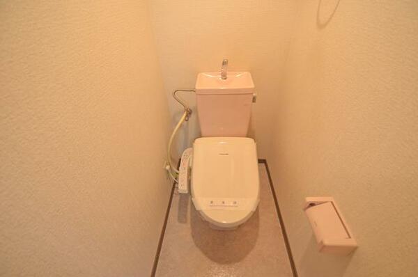 画像12:トイレ（温水洗浄便座付）