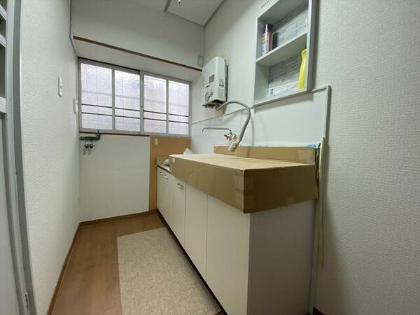 画像5:空間を有効的に活用できる壁付タイプのキッチン