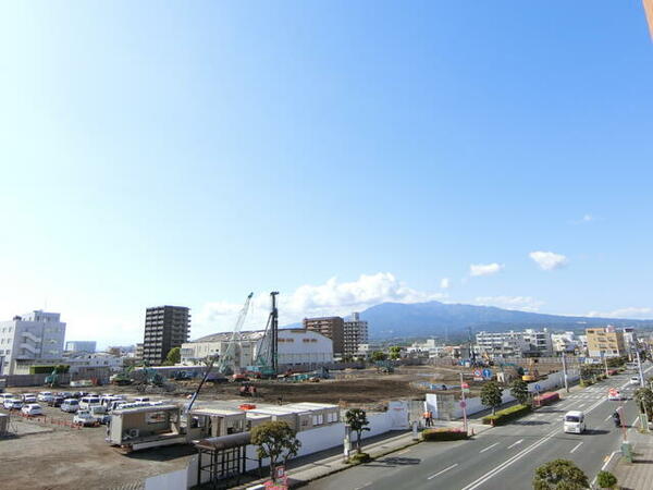 画像16:運の良い日にはお部屋の窓から富士山が見られます