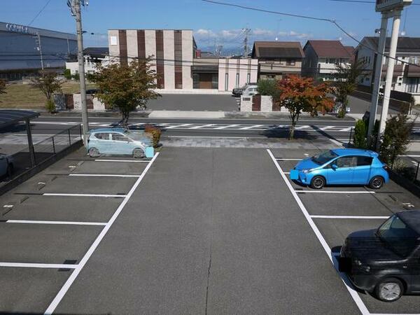 画像3:建物敷地内に　駐車２台無料