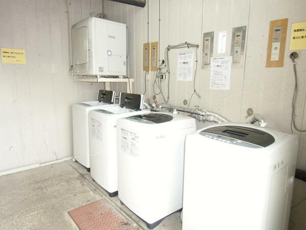画像13:洗濯機は６０分１００円。ガス乾燥機は２０分１００円